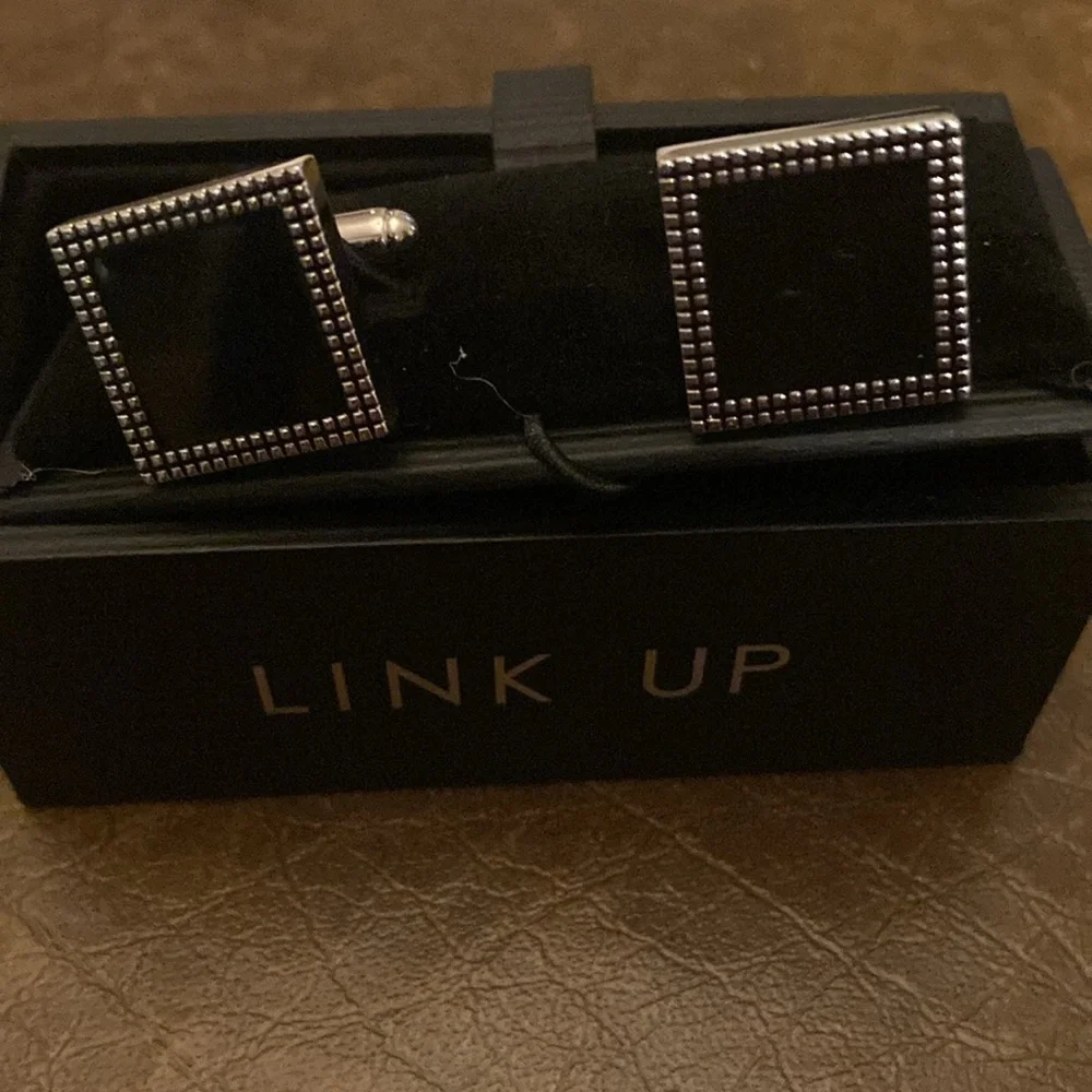 LINK UP cufflinks with black and antique border